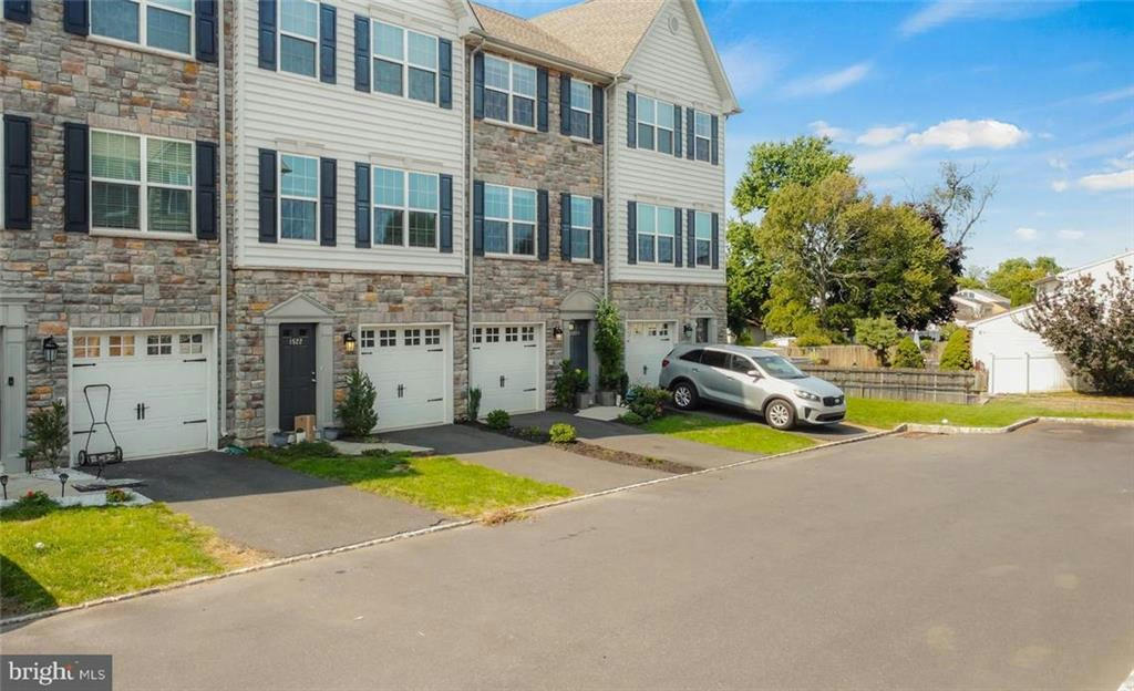 1526 BROOKSTONE PL Hellertown Borough PA 18055 Townhouse For